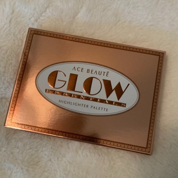 Glow Essentials Highlighter Palette - Picture 2 of 3